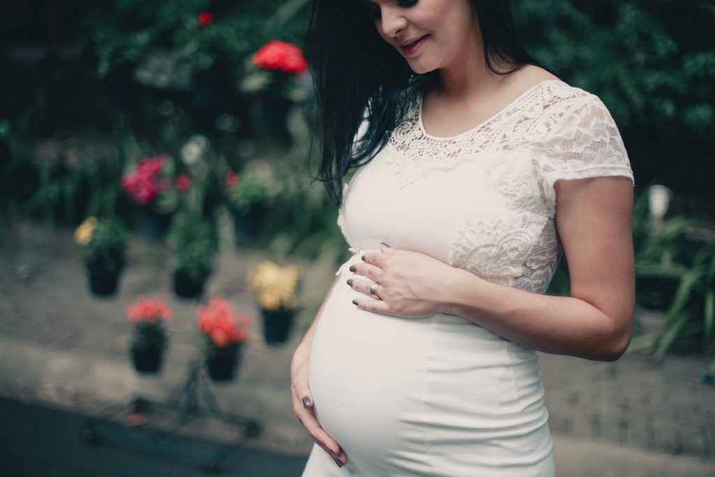 Titelbild von Mutterschutz: So verändern sich deine Arbeitszeiten während der Schwangerschaft