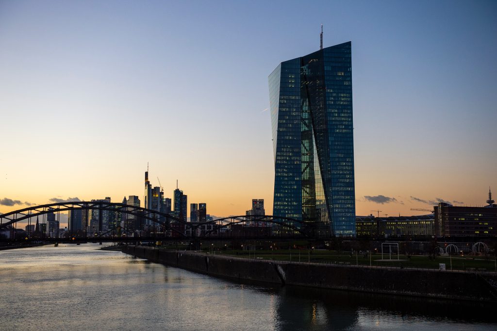 Titelbild von EZB: Zinsen im Euroraum steigen weiter
